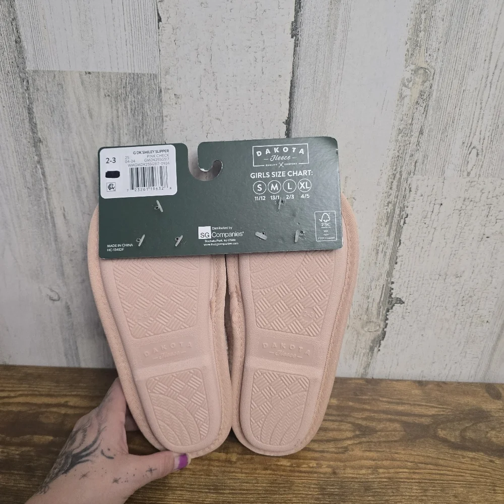 New Dakota Fleece Girls Smiley Slippers Size Large 2/3